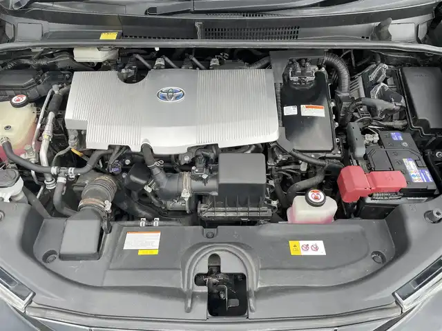 トヨタ プリウス S 滋賀県 2016(平28)年 10.2万km アティチュードブラックマイカ チルト＆スライド電動ムーンルーフ/7インチ社外ナビ【CN-RS02WD】/（FM/AM/CD/DVD/SD/フルセグ/Bluetooth）/バックカメラ/ETC/積込冬タイヤ（ホイール付き）/電動格納ミラー/革巻きステアリング/ステアリングスイッチ/オートライト/LEDヘッドライト/フロントフォグ/フルオートエアコン/プッシュスタート/スマートキー/社外フロアマット/ドアバイザー/シートカバー