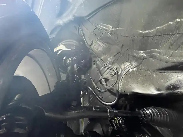 トヨタ プリウス S 滋賀県 2016(平28)年 10.2万km アティチュードブラックマイカ チルト＆スライド電動ムーンルーフ/7インチ社外ナビ【CN-RS02WD】/（FM/AM/CD/DVD/SD/フルセグ/Bluetooth）/バックカメラ/ETC/積込冬タイヤ（ホイール付き）/電動格納ミラー/革巻きステアリング/ステアリングスイッチ/オートライト/LEDヘッドライト/フロントフォグ/フルオートエアコン/プッシュスタート/スマートキー/社外フロアマット/ドアバイザー/シートカバー