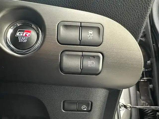 トヨタ プリウス ＰＨＶ S GRスポーツ 兵庫県 2018(平30)年 8.1万km グレーメタリック 純正SDナビ(CD/DVD/フルセグ/Bluetooth)/バックカメラ/追従型クルーズコントロール/ハーフレザーシート/シートヒーター/4本出しマフラー/純正18インチアルミホイール/純正フロアマット/オートライト/オートマチックハイビーム/LEDヘッドライト/ETC/スペアキー