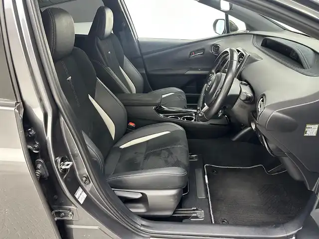 トヨタ プリウス ＰＨＶ S GRスポーツ 兵庫県 2018(平30)年 8.1万km グレーメタリック 純正SDナビ(CD/DVD/フルセグ/Bluetooth)/バックカメラ/追従型クルーズコントロール/ハーフレザーシート/シートヒーター/4本出しマフラー/純正18インチアルミホイール/純正フロアマット/オートライト/オートマチックハイビーム/LEDヘッドライト/ETC/スペアキー