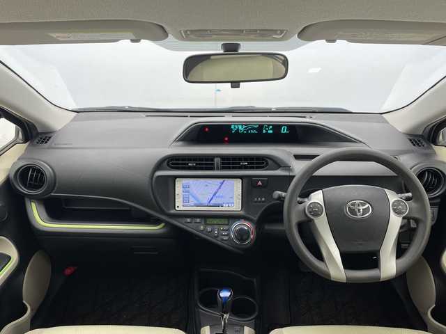 トヨタ アクア S 千葉県 2013(平25)年 6.8万km シルバーM 純正ナビ/・CD/BT/ETC/電動格納ミラー/LEDヘッドライト/フォグランプ/フロアマット/バックカメラ/ドアバイザー