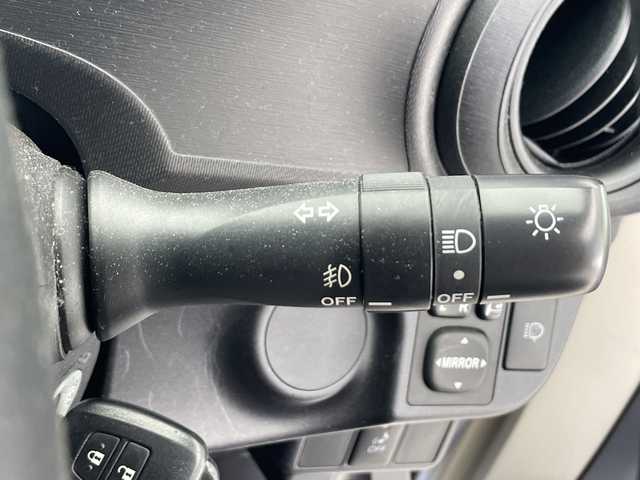 トヨタ アクア S 千葉県 2013(平25)年 6.8万km シルバーM 純正ナビ/・CD/BT/ETC/電動格納ミラー/LEDヘッドライト/フォグランプ/フロアマット/バックカメラ/ドアバイザー