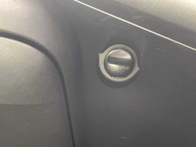 トヨタ アクア S 千葉県 2013(平25)年 6.8万km シルバーM 純正ナビ/・CD/BT/ETC/電動格納ミラー/LEDヘッドライト/フォグランプ/フロアマット/バックカメラ/ドアバイザー