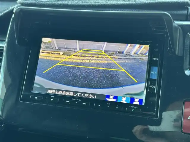 ホンダ ステップワゴン スパーダ クールスピリット 千葉県 2016(平28)年 10.1万km ホワイトオーキッドパール 純正HDD7インチナビ（VXM-175VFi）/　（BT/DVD/CD/AM/FM)/純正フリップダウンモニター（リモコン無し）/エンジンスターター/前席シートヒーター/前後ドラレコ/ETC/レーダークルーズコントロール/ホンダセンシング/　・衝突軽減ブレーキ/　・レーンキープ/　・先行車お知らせ/　・誤発進抑制/　・標識認識/両側パワースライド/パドルシフト/スペアキー/取説/保証書