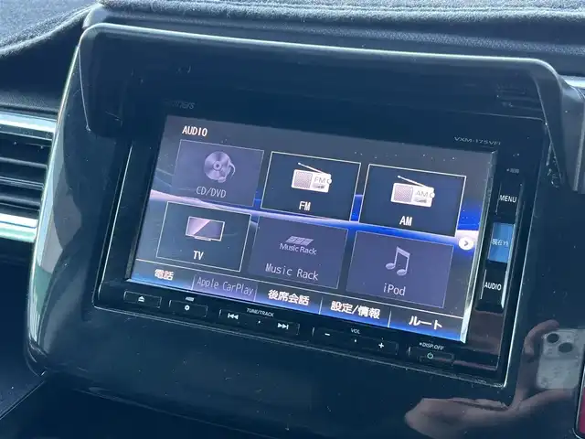 ホンダ ステップワゴン スパーダ クールスピリット 千葉県 2016(平28)年 10.1万km ホワイトオーキッドパール 純正HDD7インチナビ（VXM-175VFi）/　（BT/DVD/CD/AM/FM)/純正フリップダウンモニター（リモコン無し）/エンジンスターター/前席シートヒーター/前後ドラレコ/ETC/レーダークルーズコントロール/ホンダセンシング/　・衝突軽減ブレーキ/　・レーンキープ/　・先行車お知らせ/　・誤発進抑制/　・標識認識/両側パワースライド/パドルシフト/スペアキー/取説/保証書