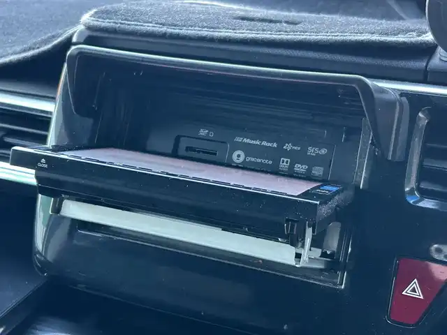 ホンダ ステップワゴン スパーダ クールスピリット 千葉県 2016(平28)年 10.1万km ホワイトオーキッドパール 純正HDD7インチナビ（VXM-175VFi）/　（BT/DVD/CD/AM/FM)/純正フリップダウンモニター（リモコン無し）/エンジンスターター/前席シートヒーター/前後ドラレコ/ETC/レーダークルーズコントロール/ホンダセンシング/　・衝突軽減ブレーキ/　・レーンキープ/　・先行車お知らせ/　・誤発進抑制/　・標識認識/両側パワースライド/パドルシフト/スペアキー/取説/保証書