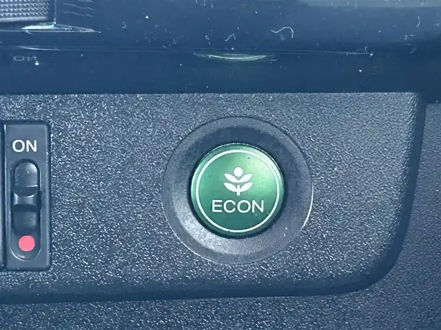 ホンダ ステップワゴン スパーダ クールスピリット 千葉県 2016(平28)年 10.1万km ホワイトオーキッドパール 純正HDD7インチナビ（VXM-175VFi）/　（BT/DVD/CD/AM/FM)/純正フリップダウンモニター（リモコン無し）/エンジンスターター/前席シートヒーター/前後ドラレコ/ETC/レーダークルーズコントロール/ホンダセンシング/　・衝突軽減ブレーキ/　・レーンキープ/　・先行車お知らせ/　・誤発進抑制/　・標識認識/両側パワースライド/パドルシフト/スペアキー/取説/保証書