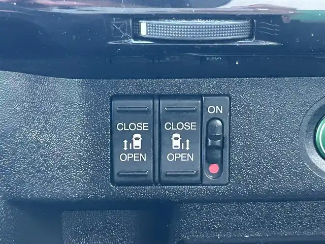 ホンダ ステップワゴン スパーダ クールスピリット 千葉県 2016(平28)年 10.1万km ホワイトオーキッドパール 純正HDD7インチナビ（VXM-175VFi）/　（BT/DVD/CD/AM/FM)/純正フリップダウンモニター（リモコン無し）/エンジンスターター/前席シートヒーター/前後ドラレコ/ETC/レーダークルーズコントロール/ホンダセンシング/　・衝突軽減ブレーキ/　・レーンキープ/　・先行車お知らせ/　・誤発進抑制/　・標識認識/両側パワースライド/パドルシフト/スペアキー/取説/保証書