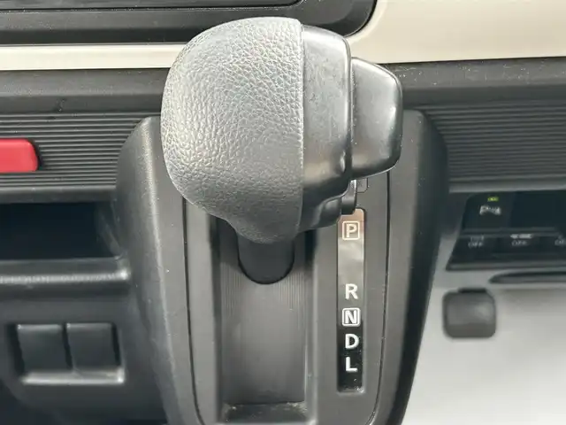 スズキ スペーシア HYBRID G 和歌山県 2018(平30)年 2.6万km ピュアホワイトP carrozzaria製ナビ(ワンセグTV/CD/DVD/FM/AM/SD/USB/AUX/iPod)/ワンオーナー/バックカメラ/両側イージースライドドア/ドライブレコーダー/アイドリングストップ/コーナーセンサー/レーンキープ/横滑り防止装置/衝突被害軽減ブレーキ/PWR/純正ドアバイザー/純正フロアマット/取扱説明書/保証書