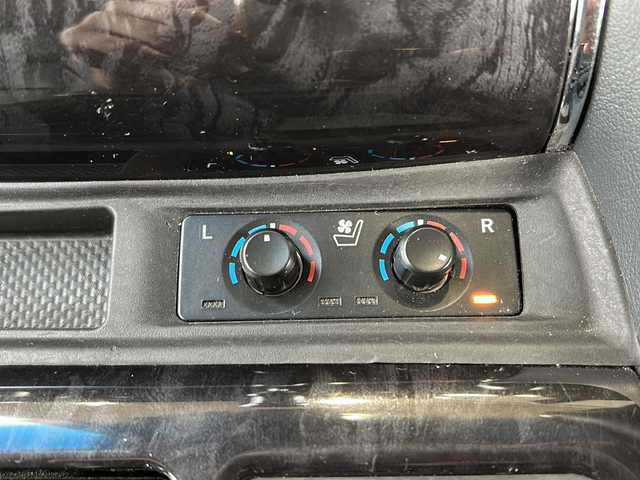 トヨタ アルファード S Cパッケージ 静岡県 2019(平31)年 8.1万km ホワイトパールクリスタルシャイン 純正SDナビ/・CD/・DVD/・フルセグＴＶ/・Bluetooth/・USB/・AM/・FM/主要装備/・両側パワスラ/・フリップダウンモニター/・サンルーフ/・衝突軽減/・レーンキープ/・追従クルコン/・コーナーセンサー後/・バックカメラ/・ETC2.0/・デジタルインナーミラー/・ドラレコ前後/・レザーシート/・パワーシート/・シートヒーターD/N席/・エアシートD/N席/・ハンドルヒーター/・ステリモ/・LEDヘッドライト/・オートライト/・オートハイビーム/・純正フロアマット/・純正アルミホイール