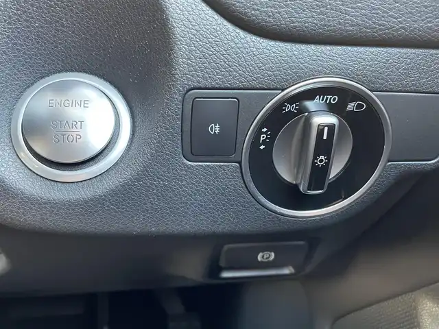 メルセデス・ベンツ ＣＬＡ１８０ AMG スタイル 道央・札幌 2015(平27)年 7万km シルバー 純正HDDナビ(AM/FM/CD/DVD/BT)/ワンセグテレビ(走行中視聴可能)/バックカメラ/アダプティブクルーズコントロール/アイドリングストップ/ウィンカーミラー/サンルーフ/プッシュスタート/パワーバックドア/パワーシート/シートメモリー/前席シートヒーター/ステアリングリモコン/パドルシフト/純正フロアマット/オートライト/横滑り防止装置/積込冬タイヤ/　　(205/５５R16 21mm溝7mm)