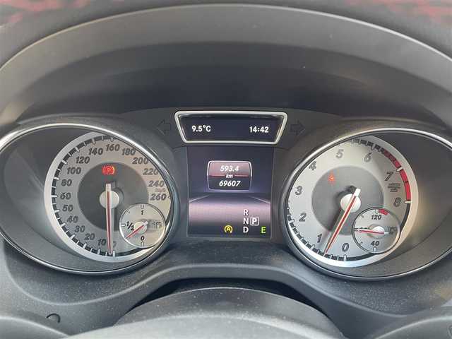 メルセデス・ベンツ ＣＬＡ１８０ AMG スタイル 道央・札幌 2015(平27)年 7万km マウンテングレー 純正HDDナビ(AM/FM/CD/DVD/BT)/ワンセグテレビ(走行中視聴可能)/バックカメラ/アダプティブクルーズコントロール/アイドリングストップ/ウィンカーミラー/サンルーフ/プッシュスタート/パワーバックドア/パワーシート/シートメモリー/前席シートヒーター/ステアリングリモコン/パドルシフト/純正フロアマット/オートライト/横滑り防止装置/積込冬タイヤ/　　(205/５５R16 21mm溝7mm)