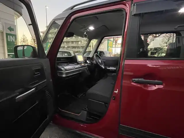 スズキ スペーシア ギア HYBRID XZターボ 道央・札幌 2019(平31)年 3.2万km フェニックスレッドパール/ガンメタリック2トーンルーフ ワンオーナー/4WD/ターボ/全方位モニター用カメラパッケージ/・ヘッドアップディスプレイ/・全方位モニター用カメラ/ガンメタリック2トーンルーフ/純正メモリナビ（Panasonic/CN-RZ846)/(フルセグTV/CD/DVD/Bluetooth）/バックカメラ/サイドカメラ/セーフティーサポート/・デュアルセンサーブレーキサポート/・車線逸脱警報機能/・リアパーキングセンサー/・後退時ブレーキサポート/・ハイビームアシスト/フリップダウンモニター(ALPINE)/クルーズコントロール/両側パワースライドドア/シートヒーター(運転席＆助手席)/ETC/パドルシフト/オートライト/スペアキー×1/取扱説明書/保証書