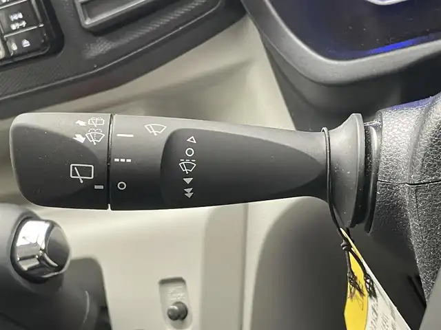 ダイハツ ミラ イース X リミテッド SAⅢ 愛知県 2023(令5)年 0.2万km シャイニングホワイトパール 純正ナビ　バックカメラ　スマアシIII　禁煙車　フルセグＴＶ　Ｂｌｕｅｔｏｏｔｈ　ＤＶＤ　ＵＳＢ　衝突軽減装置　コーナーセンサー　純正ドラレコ　ＬＥＤオートライト　オートハイビーム　アイドリングストップ　コーナーポール