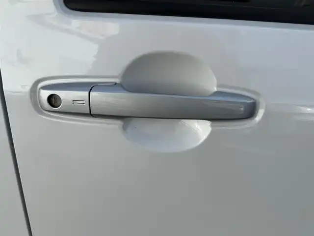 ダイハツ タフト G 静岡県 2020(令2)年 7.7万km シャイニングホワイトパール ワンオーナー・保証書/スマートアシスト/純正SDナビ・ワンセグTV/バックカメラ/Bluetoothオーディオ/前席シートヒーター/スマートキー×2/プッシュスタート/LEDヘッドライト/フォグランプ/純正フロアマット/純正ドアバイザー/WエアB＋ABS/カーテンエアB/車両取説＋ナビ取説