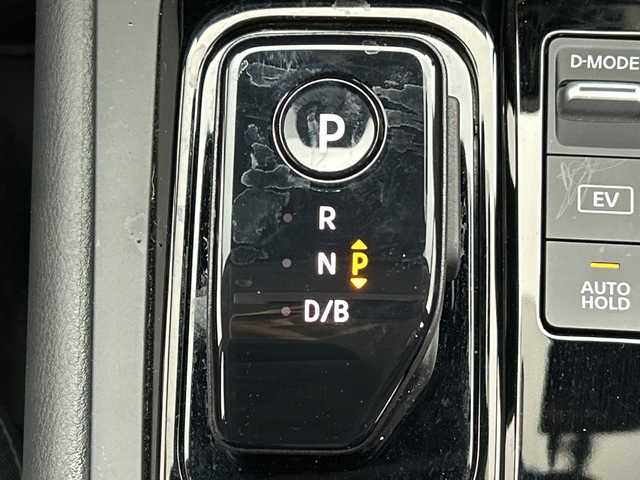 日産 ノート X 三重県 2022(令4)年 2.1万km ピュアホワイトパール /禁煙車//社外ナビ//Bluetooth//iPod//フルセグ//CD/DVD//アラウンドビューモニター//ブラインドスポットモニター//インテリジェントルームミラー//エマージェンシーブレーキ//前後ドライブレコーダー//電動パーキング//オートライト//オートハイビーム//レーンキープアシスト//衝突軽減ブレーキ//電動格納ミラー//プッシュスタート//スマートキー