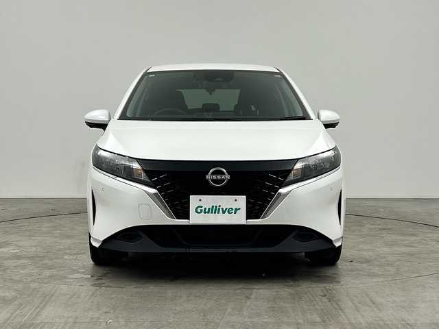 日産 ノート X 三重県 2022(令4)年 2.1万km ピュアホワイトパール /禁煙車//社外ナビ//Bluetooth//iPod//フルセグ//CD/DVD//アラウンドビューモニター//ブラインドスポットモニター//インテリジェントルームミラー//エマージェンシーブレーキ//前後ドライブレコーダー//電動パーキング//オートライト//オートハイビーム//レーンキープアシスト//衝突軽減ブレーキ//電動格納ミラー//プッシュスタート//スマートキー