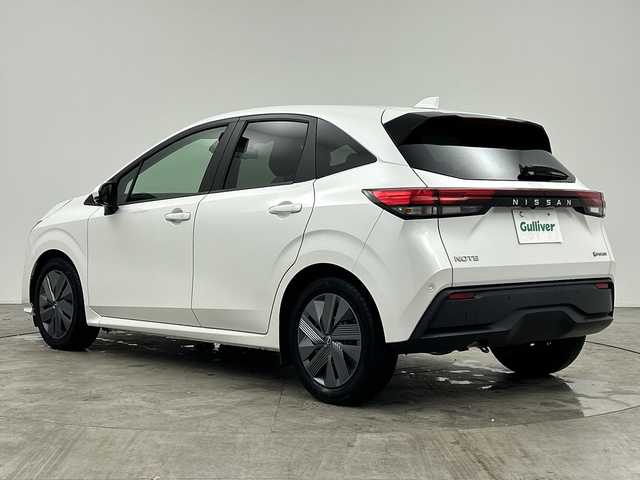 日産 ノート X 三重県 2022(令4)年 2.1万km ピュアホワイトパール /禁煙車//社外ナビ//Bluetooth//iPod//フルセグ//CD/DVD//アラウンドビューモニター//ブラインドスポットモニター//インテリジェントルームミラー//エマージェンシーブレーキ//前後ドライブレコーダー//電動パーキング//オートライト//オートハイビーム//レーンキープアシスト//衝突軽減ブレーキ//電動格納ミラー//プッシュスタート//スマートキー