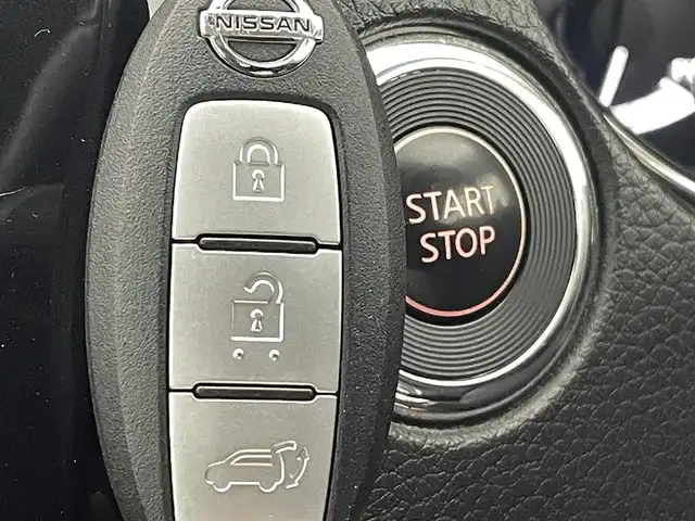 日産 エクストレイル ハイブリッド 20X 熊本県 2018(平30)年 3.7万km ブリリアントホワイトパール エマージェンシーブレーキ/純正SDナビMM317D-W（CD・DVD・B・フルセグ・SD・AUX・ipod）/アラウンドビューモニター/ビルトインETC/パワーバックドア/撥水シート/全席シートヒーター/前後クリアランスソナー/デジタルインナーミラー/衝突軽減ブレーキ/ステアリングスイッチ/横滑り防止装置/純正フロアマット/純正17インチAW/オートライト/LEDヘッドライト/オートマチックハイビーム/スマートキー/プッシュスタート