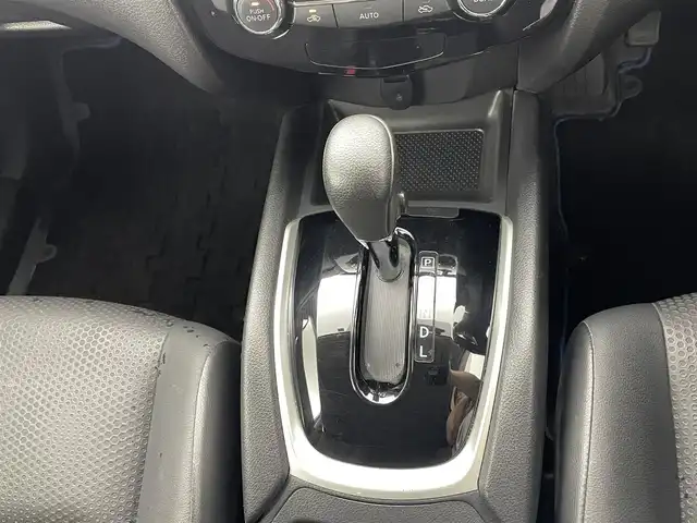 日産 エクストレイル ハイブリッド 20X 熊本県 2018(平30)年 3.7万km ブリリアントホワイトパール エマージェンシーブレーキ/純正SDナビMM317D-W（CD・DVD・B・フルセグ・SD・AUX・ipod）/アラウンドビューモニター/ビルトインETC/パワーバックドア/撥水シート/全席シートヒーター/前後クリアランスソナー/デジタルインナーミラー/衝突軽減ブレーキ/ステアリングスイッチ/横滑り防止装置/純正フロアマット/純正17インチAW/オートライト/LEDヘッドライト/オートマチックハイビーム/スマートキー/プッシュスタート