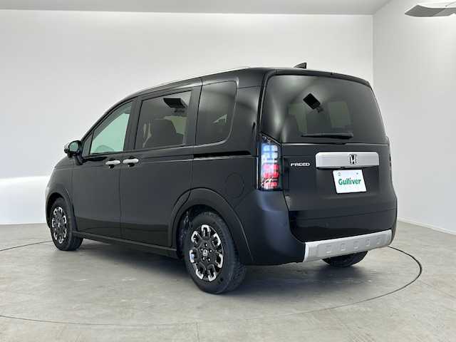 ホンダ フリード クロスター 愛知県 2025(令7)年 0.1万km未満 クリスタルブラックパール 純正9インチナビ　/（フルセグ／Bluetooth）　/レーダークルーズコントロール　/バックモニター　/コーナーセンサー　/衝突軽減システム　/レーンキープアシスト　/ブラインドスポットモニター　/両側パワースライドドア　/ハーフレザーシート（ブラック）　/前席シートヒーター　/純正AW　