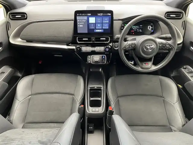 トヨタ アクア GRスポーツ 滋賀県 2024(令6)年 0.8万km パールⅡ 禁煙車/純正ディスプレオーディオ/Bluetooth/USB/パノラミックビューモニター/セーフティセンス/パーキングサポートブレーキ/ビルトインETC/ハーフレザーシート/D/N席シートヒーター /LEDヘッドライト/フォグランプ/オートライト/プッシュスタート /スマートキー/スペアキー/電格ウィンカーミラー