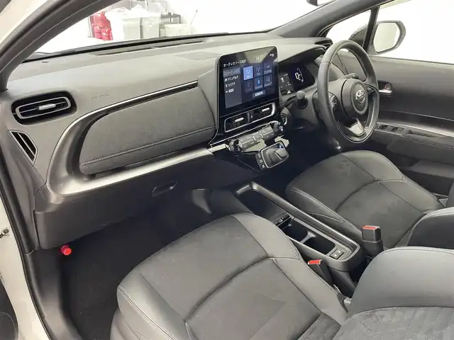 トヨタ アクア GRスポーツ 滋賀県 2024(令6)年 0.8万km パールⅡ 禁煙車/純正ディスプレオーディオ/Bluetooth/USB/パノラミックビューモニター/セーフティセンス/パーキングサポートブレーキ/ビルトインETC/ハーフレザーシート/D/N席シートヒーター /LEDヘッドライト/フォグランプ/オートライト/プッシュスタート /スマートキー/スペアキー/電格ウィンカーミラー