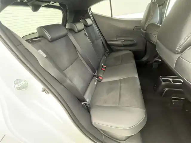トヨタ アクア GRスポーツ 滋賀県 2024(令6)年 0.8万km パールⅡ 禁煙車/純正ディスプレオーディオ/Bluetooth/USB/パノラミックビューモニター/セーフティセンス/パーキングサポートブレーキ/ビルトインETC/ハーフレザーシート/D/N席シートヒーター /LEDヘッドライト/フォグランプ/オートライト/プッシュスタート /スマートキー/スペアキー/電格ウィンカーミラー