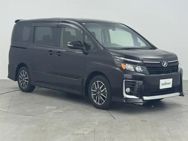 トヨタ ヴォクシー ZS 愛知県 2016(平28)年 3.1万km ボルドーマイカメタリック 純正ナビ/バックカメラ/フルセグTV/レーンキープ/Bluetooth/ドライブレコーダー/片側パワースライドドア/純正フロアマット/オートライト/オートマチックハイビーム/先行車発信告知/ドアバイザー/純正LEDライト/衝突軽減システム/3列シート
