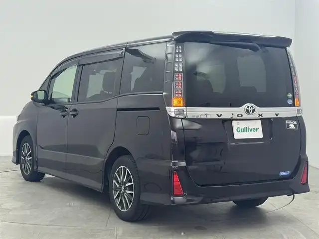 トヨタ ヴォクシー ZS 愛知県 2016(平28)年 3.1万km ボルドーマイカメタリック 純正ナビ/バックカメラ/フルセグTV/レーンキープ/Bluetooth/ドライブレコーダー/片側パワースライドドア/純正フロアマット/オートライト/オートマチックハイビーム/先行車発信告知/ドアバイザー/純正LEDライト/衝突軽減システム/3列シート