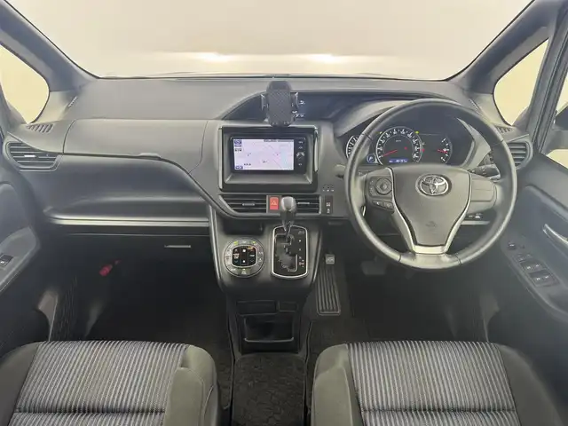 トヨタ ヴォクシー ZS 愛知県 2016(平28)年 3.1万km ボルドーマイカメタリック 純正ナビ/バックカメラ/フルセグTV/レーンキープ/Bluetooth/ドライブレコーダー/片側パワースライドドア/純正フロアマット/オートライト/オートマチックハイビーム/先行車発信告知/ドアバイザー/純正LEDライト/衝突軽減システム/3列シート