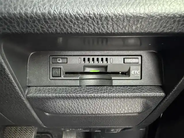 トヨタ ヴォクシー ZS 愛知県 2016(平28)年 3.1万km ボルドーマイカメタリック 純正ナビ/バックカメラ/フルセグTV/レーンキープ/Bluetooth/ドライブレコーダー/片側パワースライドドア/純正フロアマット/オートライト/オートマチックハイビーム/先行車発信告知/ドアバイザー/純正LEDライト/衝突軽減システム/3列シート