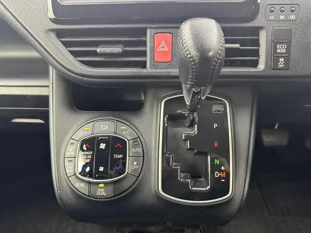 トヨタ ヴォクシー ZS 愛知県 2016(平28)年 3.1万km ボルドーマイカメタリック 純正ナビ/バックカメラ/フルセグTV/レーンキープ/Bluetooth/ドライブレコーダー/片側パワースライドドア/純正フロアマット/オートライト/オートマチックハイビーム/先行車発信告知/ドアバイザー/純正LEDライト/衝突軽減システム/3列シート