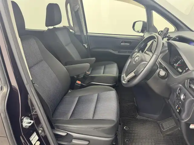 トヨタ ヴォクシー ZS 愛知県 2016(平28)年 3.1万km ボルドーマイカメタリック 純正ナビ/バックカメラ/フルセグTV/レーンキープ/Bluetooth/ドライブレコーダー/片側パワースライドドア/純正フロアマット/オートライト/オートマチックハイビーム/先行車発信告知/ドアバイザー/純正LEDライト/衝突軽減システム/3列シート