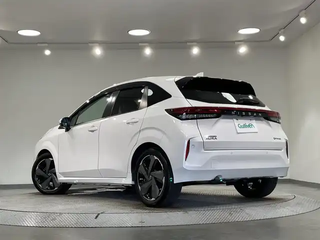 日産 オーラ G 愛知県 2022(令4)年 4.3万km ピュアホワイトパール 純正９インチナビ/プロパイロット/アラウンドビューモニター/ＢＯＳＥサウンドシステム/寒冷地仕様/衝突軽減ブレーキ/車線逸脱警報/ブラインドスポットモニター/クリアランスソナー/ワイヤレス充電/ハンドルヒーター/シートヒーター/ハーフレザーシート/デジタルインナーミラー/ビルトインＥＴＣ2.0/USB＆HDMI入力端子/ISOFIX/純正17インチアルミホイール