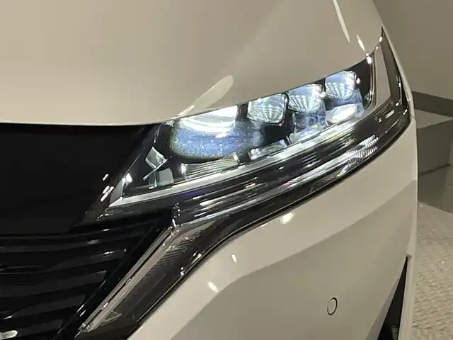 日産 オーラ G 愛知県 2022(令4)年 4.3万km ピュアホワイトパール 純正９インチナビ/プロパイロット/アラウンドビューモニター/ＢＯＳＥサウンドシステム/寒冷地仕様/衝突軽減ブレーキ/車線逸脱警報/ブラインドスポットモニター/クリアランスソナー/ワイヤレス充電/ハンドルヒーター/シートヒーター/ハーフレザーシート/デジタルインナーミラー/ビルトインＥＴＣ2.0/USB＆HDMI入力端子/ISOFIX/純正17インチアルミホイール
