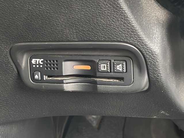 ホンダ ヴェゼル ハイブリッド Z ホンダセンシング 新潟県 2021(令3)年 5.9万km クリスタルブラックパール 4WD/純正メモリナビ(VXM-207VFEi)/CD/DVD/BT/フルセグテレビ/SDミュージックサーバー/バックカメラ/ETC/ドライブレコーダー/衝突被害軽減ブレーキ/レーンキープアシスト/レーダークルーズコントロール/半革シート/シートヒーター /パドルシフト/ステアリングスイッチ/スマートキー/プッシュスタート/LEDヘッドライト/オートライト/フォグランプ/純正17インチアルミホイール/社外16インチAW冬タイヤ車載