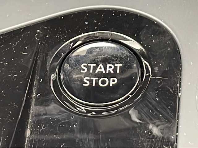 日産 ノート オーテック クロスオーバー 千葉県 2022(令4)年 1.1万km 黒 プロパイロット/衝突軽減装置/レーダークルーズコントロール/レーンキープアシスト/コーナーセンサー前後/純正メモリナビ/全方位カメラ/HDMI/フルセグ/Bluetooth/AppleCarPlay/AndroidAuto/ビルトインETC2.0/シートヒーター（D/N席）/ステアリングヒーター/ワイヤレス充電/ルーフレール/デジタルインナーミラー/LEDヘッドライト/カーテンエアバッグ/純正フロアマット/前方ドライブレコーダー