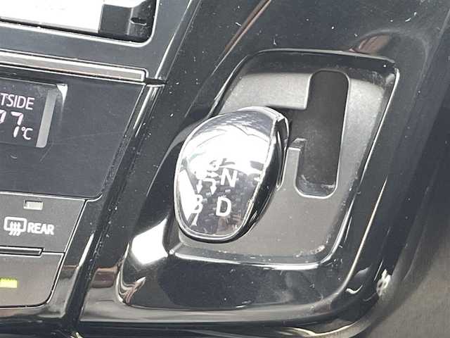 トヨタ プリウス α S ツーリングセレクション G’s 愛知県 2015(平27)年 8.4万km ホワイトパールクリスタルシャイン ・ワンオーナー/・コムテックレーダー探知機（ZERO 3V）/・純正SDメモリーナビ/・バックカメラ/・フルセグTV/・CD/DVD再生/・ミュージックサーバー（SD録音）/・Bluetooth接続/・ハーフレザーシート/・純正フロアマット/・純正18インチアルミホイール/・LEDヘッドライト/・ドライブレコーダー（前）/・スマートキー/・プッシュスタート