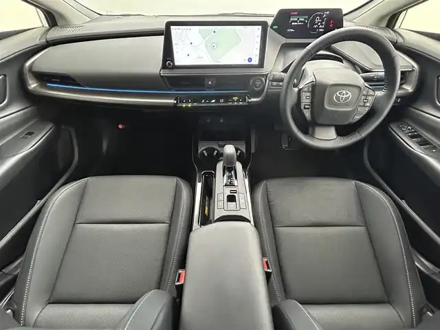 トヨタ プリウス Z 岡山県 2023(令5)年 1.6万km プラチナホワイトパールマイカ 純正12.3インチディスプレイオーディオ	/【ナビ/フルセグ/Bluetooth/Carplay】	/パノラミックビューモニター/追従型クルーズコントロール	/オートハイビーム	/LEDヘッドライト（AUTO機能付き）	/ビルトインETC2.0	/前席シートヒーター	/前席エアシート/ステアリングヒーター/運転席パワーシート	/パワーバックドア/衝突軽減ブレーキシステム	/車線逸脱防止システム	/横滑り防止装置	/踏み間違い防止/ブラインドスポットモニター/ISOFIX/純正19インチアルミ	/コーナーセンサー（前後）	/純正フロアマット	/ステアリングスイッチ/プッシュスタート	/チルトステアリング/シートリフター/ウィンカーミラー/ドアバイザー