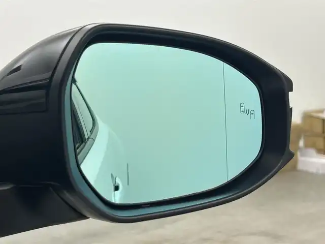 トヨタ プリウス Z 岡山県 2023(令5)年 1.6万km プラチナホワイトパールマイカ 純正12.3インチディスプレイオーディオ	/【ナビ/フルセグ/Bluetooth/Carplay】	/パノラミックビューモニター/追従型クルーズコントロール	/オートハイビーム	/LEDヘッドライト（AUTO機能付き）	/ビルトインETC2.0	/前席シートヒーター	/前席エアシート/ステアリングヒーター/運転席パワーシート	/パワーバックドア/衝突軽減ブレーキシステム	/車線逸脱防止システム	/横滑り防止装置	/踏み間違い防止/ブラインドスポットモニター/ISOFIX/純正19インチアルミ	/コーナーセンサー（前後）	/純正フロアマット	/ステアリングスイッチ/プッシュスタート	/チルトステアリング/シートリフター/ウィンカーミラー/ドアバイザー