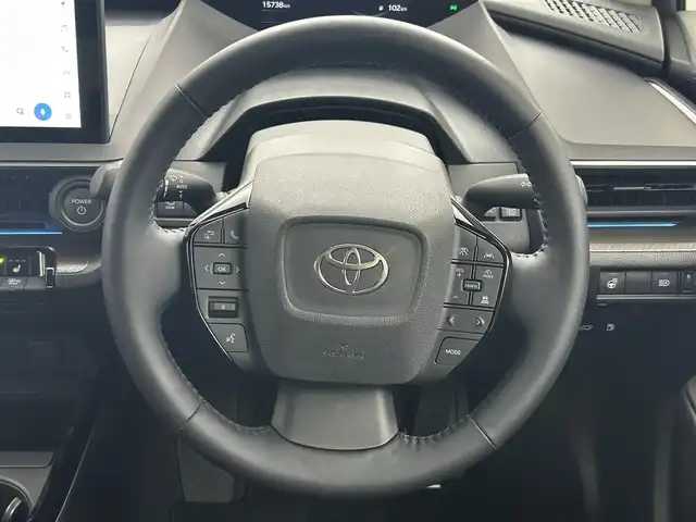 トヨタ プリウス Z 岡山県 2023(令5)年 1.6万km プラチナホワイトパールマイカ 純正12.3インチディスプレイオーディオ	/【ナビ/フルセグ/Bluetooth/Carplay】	/パノラミックビューモニター/追従型クルーズコントロール	/オートハイビーム	/LEDヘッドライト（AUTO機能付き）	/ビルトインETC2.0	/前席シートヒーター	/前席エアシート/ステアリングヒーター/運転席パワーシート	/パワーバックドア/衝突軽減ブレーキシステム	/車線逸脱防止システム	/横滑り防止装置	/踏み間違い防止/ブラインドスポットモニター/ISOFIX/純正19インチアルミ	/コーナーセンサー（前後）	/純正フロアマット	/ステアリングスイッチ/プッシュスタート	/チルトステアリング/シートリフター/ウィンカーミラー/ドアバイザー