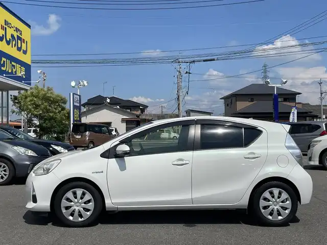トヨタ アクア G 佐賀県 2012(平24)年 9.4万km ライムホワイトパールクリスタルシャイン （株)IDOMが運営する【じしゃロン佐賀店】の自社ローン専用車両になります。/こちらは現金またはオートローンご利用時の価格です。自社ローンご希望の方は別途その旨お申付け下さい/禁煙車　/ライムホワイトパール　/スマートエントリー　　/純正ナビ／フルセグＴＶ／ＢＴオーディオ　/ＥＴＣ