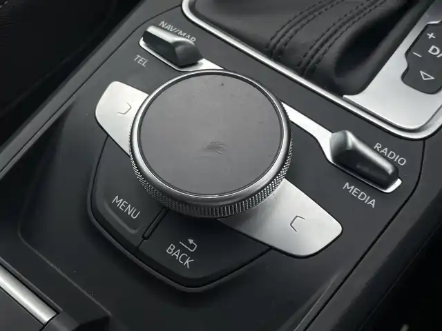 アウディ Ｑ２ 30TFSIスポーツ 東京都 2020(令2)年 2万km グレイシアホワイトメタリック MMIナビ/12セグ/バックカメラ/リバース連動ドアミラー/アドバンスドキー/ACC/レインセンサー/オートホールド/ドライブセレクト/Audiプレセンス/Audiアクティブレーンアシスト/前後パーキングエイド/リア5面フィルム貼り/バックフォグ/純正LEDライト/シートリフター/ヴァーチャルコックピット