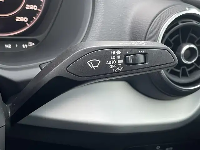 アウディ Ｑ２ 30TFSIスポーツ 東京都 2020(令2)年 2万km グレイシアホワイトメタリック MMIナビ/12セグ/バックカメラ/リバース連動ドアミラー/アドバンスドキー/ACC/レインセンサー/オートホールド/ドライブセレクト/Audiプレセンス/Audiアクティブレーンアシスト/前後パーキングエイド/リア5面フィルム貼り/バックフォグ/純正LEDライト/シートリフター/ヴァーチャルコックピット