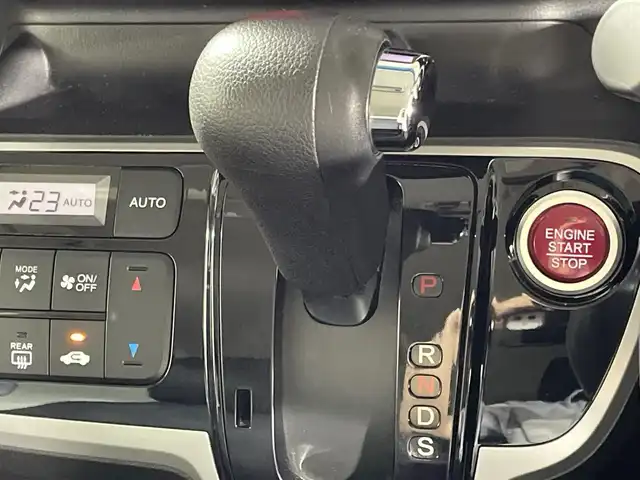 ホンダ Ｎ ＢＯＸ カスタム G ターボパッケージ 福岡県 2013(平25)年 7万km プレミアムホワイトパール ナビ（BT/フルセグ/CDDVD/AMFM）/両側パワースライド/パドルシフト（MT付きAT）/ステアリングスイッチ/衝突被害軽減システム/横滑り防止装置/盗難防止装置/アルミホイール/ETC/クルーズコントロール/スマートキー/エンジンボタン