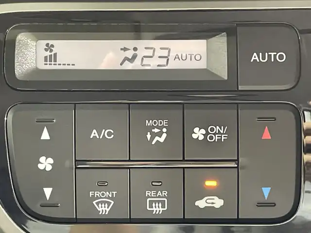 ホンダ Ｎ ＢＯＸ カスタム G ターボパッケージ 福岡県 2013(平25)年 7万km プレミアムホワイトパール ナビ（BT/フルセグ/CDDVD/AMFM）/両側パワースライド/パドルシフト（MT付きAT）/ステアリングスイッチ/衝突被害軽減システム/横滑り防止装置/盗難防止装置/アルミホイール/ETC/クルーズコントロール/スマートキー/エンジンボタン