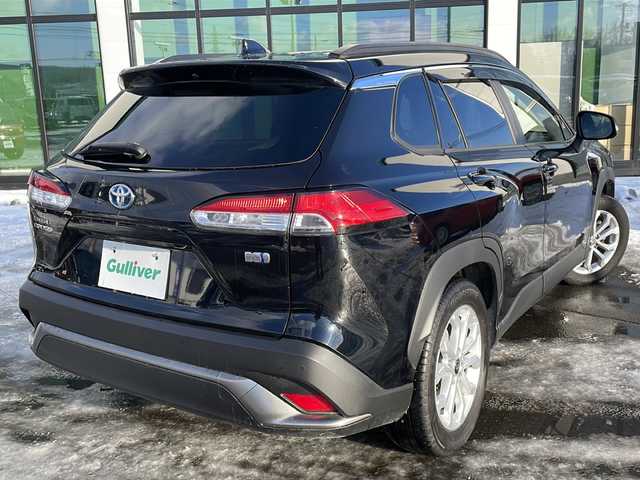 トヨタ カローラ クロス ハイブリッド S 新潟県 2022(令4)年 4.5万km アティチュードブラックマイカ ・4WD/・ワンオーナー/・純正9インチディスプレイオーディオ&BT&Miracast/・ナビキット/・バックカメラ/・プリクラッシュセーフティ/・レーダークルーズコントロール/・コーナーセンサー/・パーキングサポートブレーキ/・クリアランスソナー/・ロードサインアシスト/・車線逸脱警報/・横滑り防止装置/・アイドリングストップ/・ステアリングヒーター/・ステアリングスイッチ/・革巻きステアリング/・社外前後ドライブレコーダー/・ビルトインETC/・ドアミラーヒーター/・フロントワイパーデアイサー/・AC100V/・電格ウィンカーミラー/・社外フロアマット/・ドアバイザー/・LEDヘッドライト/・フォグライト/・オートライト/・オートマチックハイビーム/・スマートキー/・オートリトラミラー