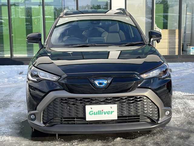 トヨタ カローラ クロス ハイブリッド S 新潟県 2022(令4)年 4.5万km アティチュードブラックマイカ ・4WD/・ワンオーナー/・純正9インチディスプレイオーディオ&BT&Miracast/・ナビキット/・バックカメラ/・プリクラッシュセーフティ/・レーダークルーズコントロール/・コーナーセンサー/・パーキングサポートブレーキ/・クリアランスソナー/・ロードサインアシスト/・車線逸脱警報/・横滑り防止装置/・アイドリングストップ/・ステアリングヒーター/・ステアリングスイッチ/・革巻きステアリング/・社外前後ドライブレコーダー/・ビルトインETC/・ドアミラーヒーター/・フロントワイパーデアイサー/・AC100V/・電格ウィンカーミラー/・社外フロアマット/・ドアバイザー/・LEDヘッドライト/・フォグライト/・オートライト/・オートマチックハイビーム/・スマートキー/・オートリトラミラー