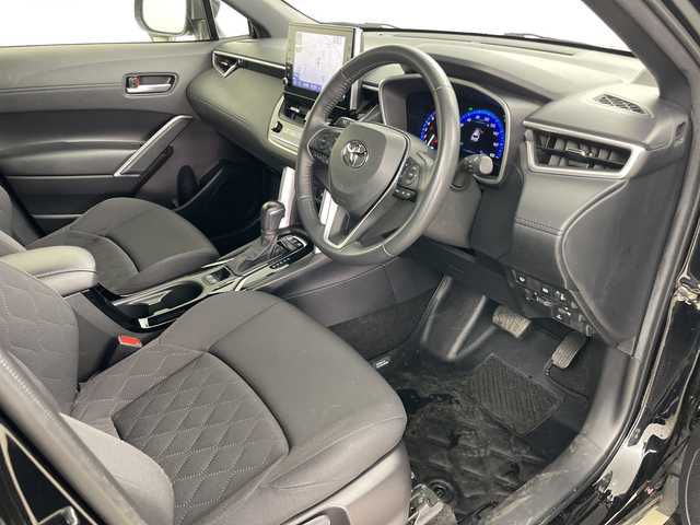 トヨタ カローラ クロス ハイブリッド S 道央・札幌 2022(令4)年 4.5万km アティチュードブラックマイカ ・4WD/・ワンオーナー/・純正9インチディスプレイオーディオ/・BT&Miracast/・ナビキット/・バックカメラ/・プリクラッシュセーフティ/・レーダークルーズコントロール/・コーナーセンサー/・パーキングサポートブレーキ/・クリアランスソナー/・ロードサインアシスト/・車線逸脱警報/・横滑り防止装置/・アイドリングストップ/・ステアリングヒーター/・ステアリングスイッチ/・革巻きステアリング/・社外前後ドライブレコーダー/・ビルトインETC/・ドアミラーヒーター/・フロントワイパーデアイサー/・AC100V/・電格ウィンカーミラー/・ドアバイザー/・LEDヘッドライト/・フォグライト/・オートライト/・オートマチックハイビーム/・スマートキー/・オートリトラミラー
